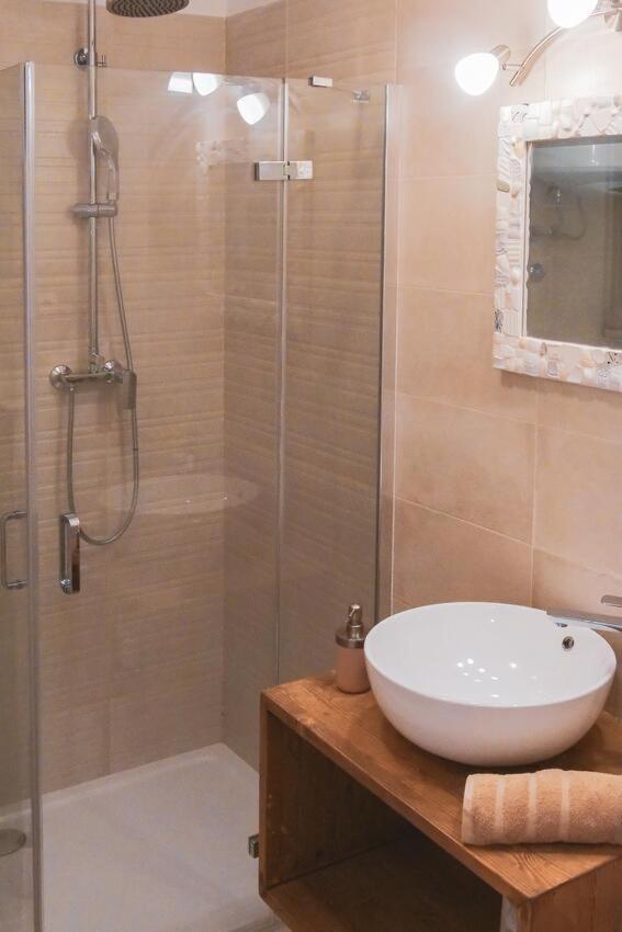 Fully Renovated One Bedroom Apartment With A Seaview - A سيفيد المظهر الخارجي الصورة