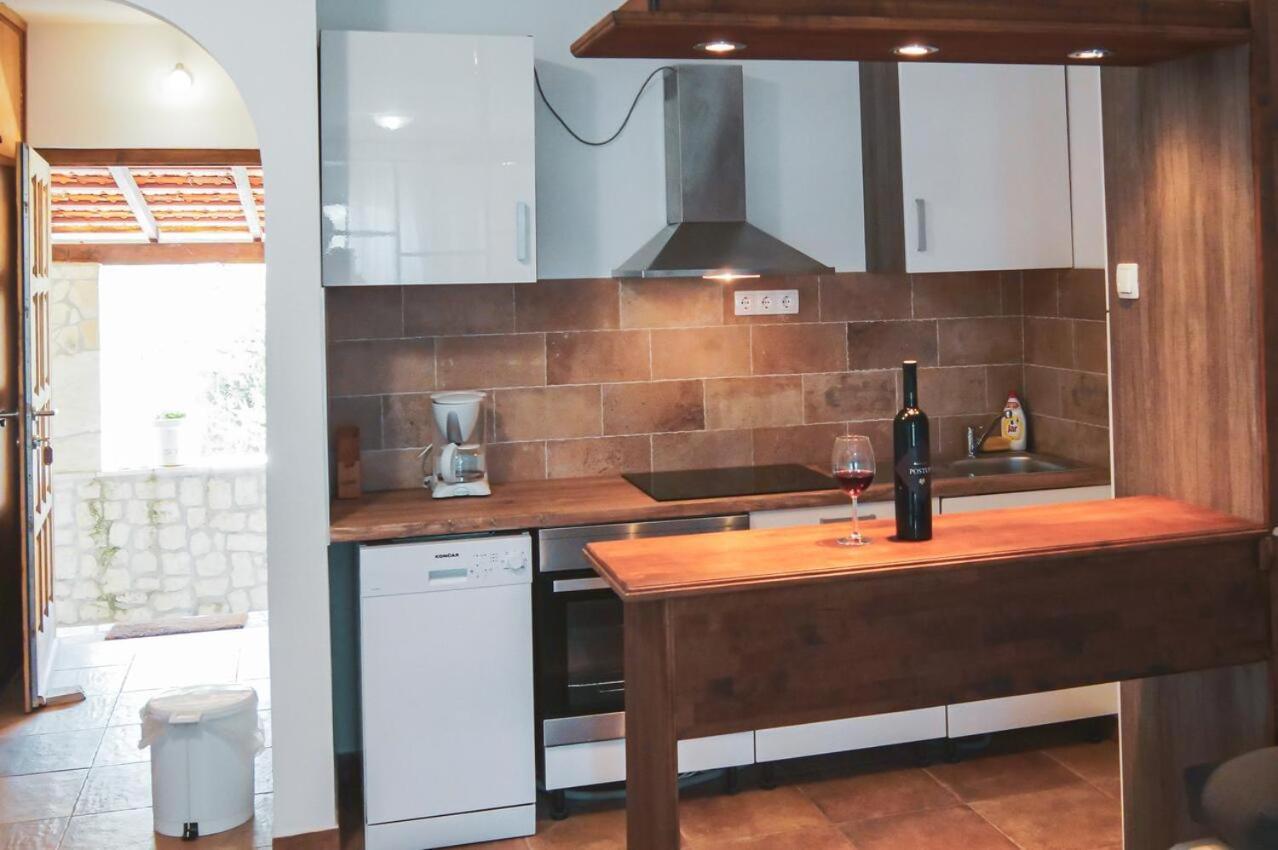 Fully Renovated One Bedroom Apartment With A Seaview - A سيفيد المظهر الخارجي الصورة