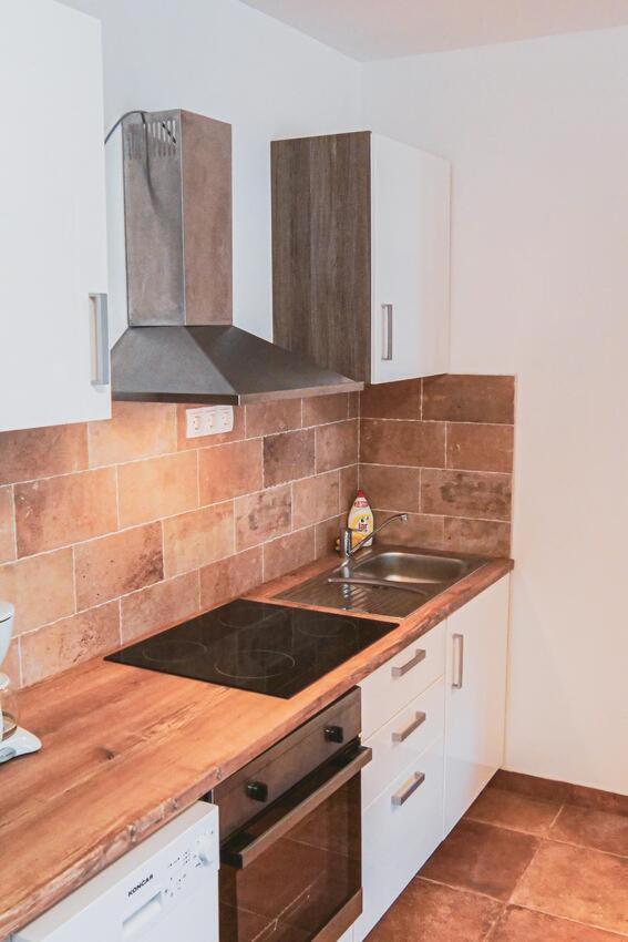 Fully Renovated One Bedroom Apartment With A Seaview - A سيفيد المظهر الخارجي الصورة